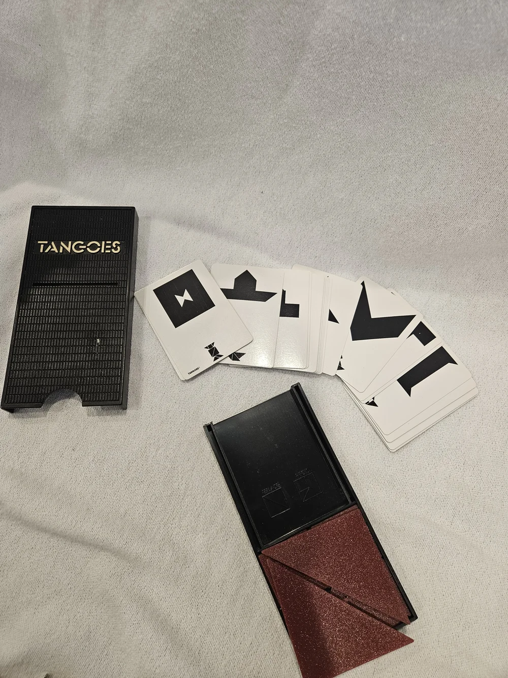 Tangoes Kids Puzzle Game - Black and Gold